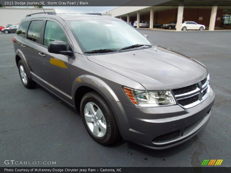 Front 3/4 View of 2013 Journey SE