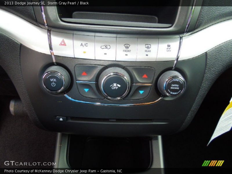 Storm Gray Pearl / Black 2013 Dodge Journey SE