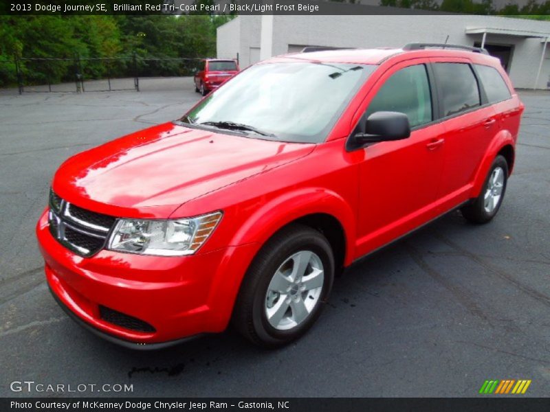 Front 3/4 View of 2013 Journey SE