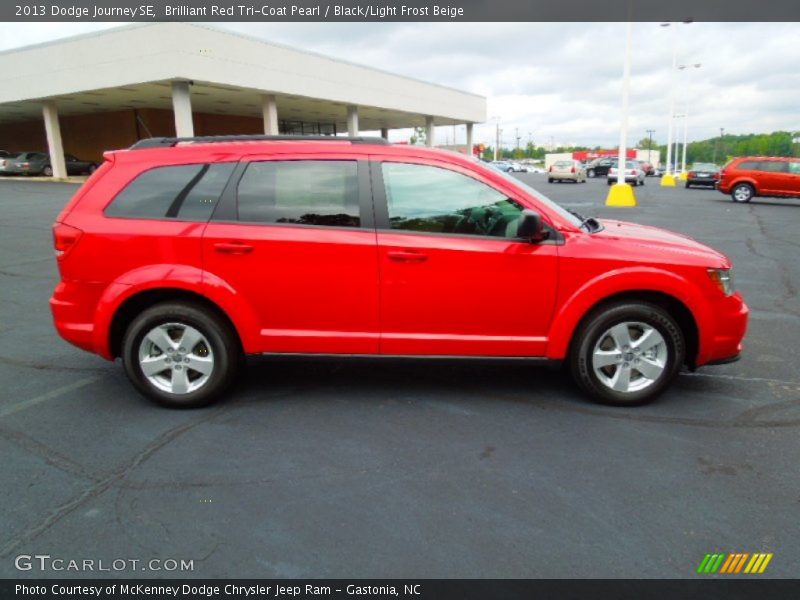 Brilliant Red Tri-Coat Pearl / Black/Light Frost Beige 2013 Dodge Journey SE