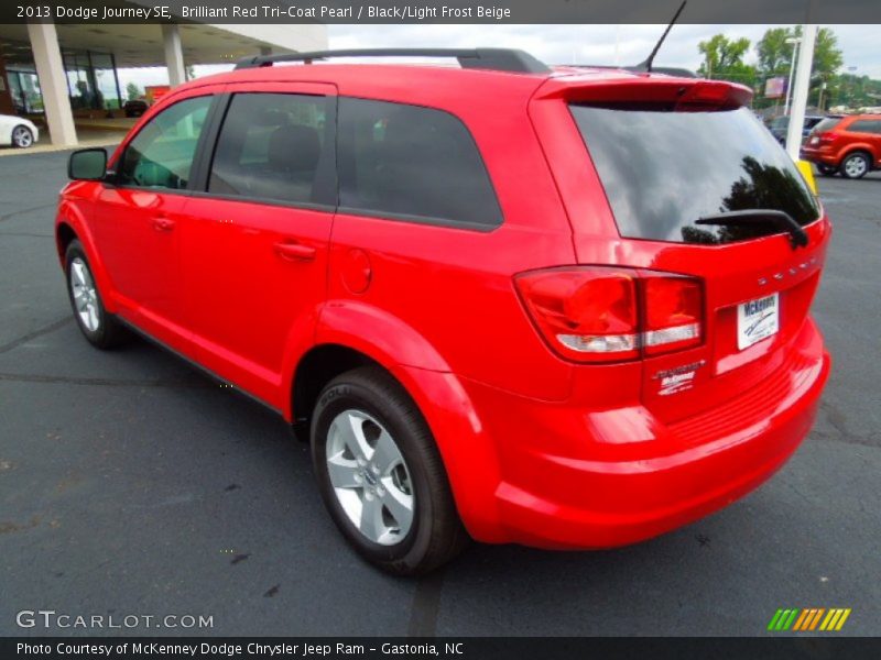 Brilliant Red Tri-Coat Pearl / Black/Light Frost Beige 2013 Dodge Journey SE