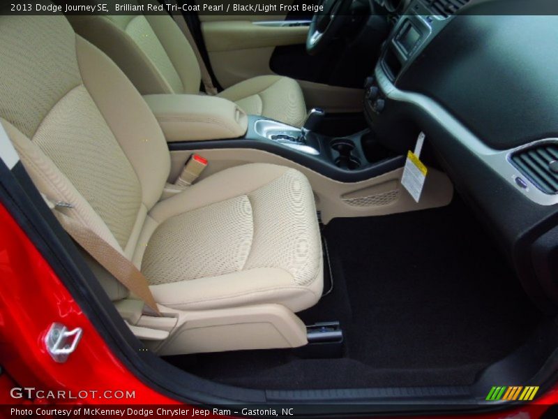 Brilliant Red Tri-Coat Pearl / Black/Light Frost Beige 2013 Dodge Journey SE