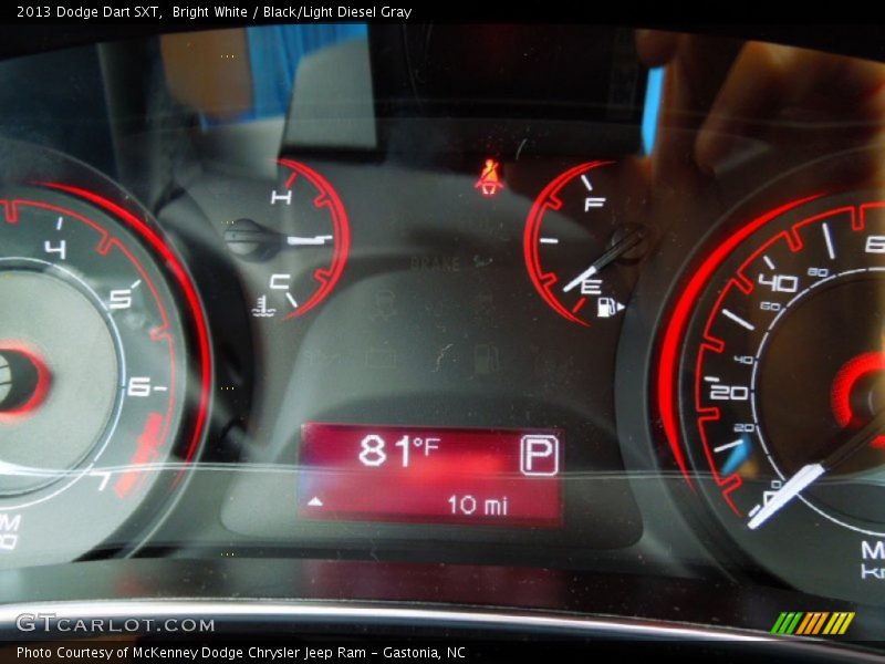 Bright White / Black/Light Diesel Gray 2013 Dodge Dart SXT