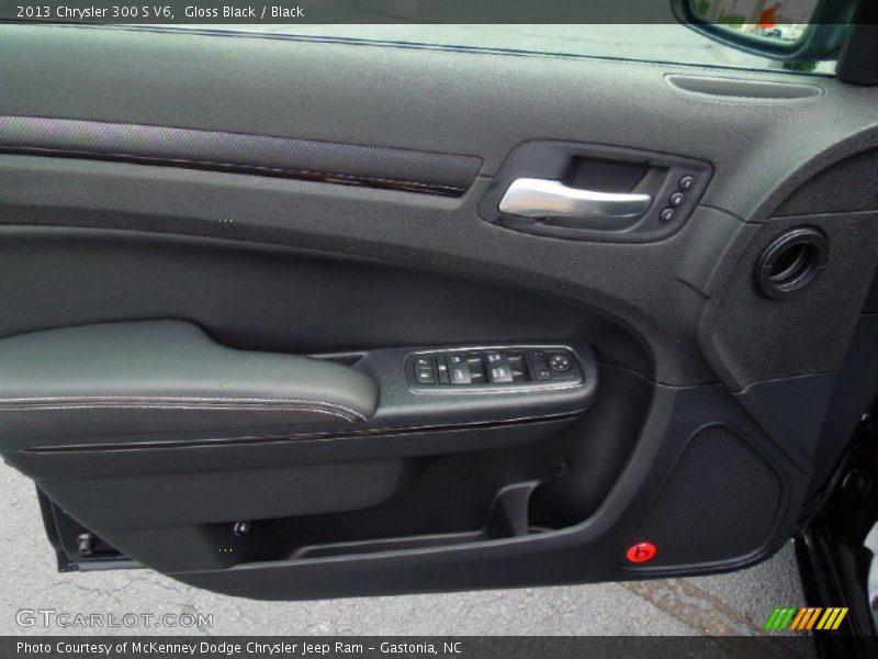 Door Panel of 2013 300 S V6