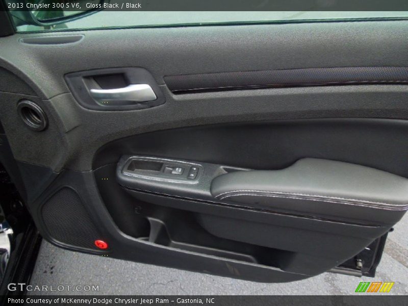 Door Panel of 2013 300 S V6