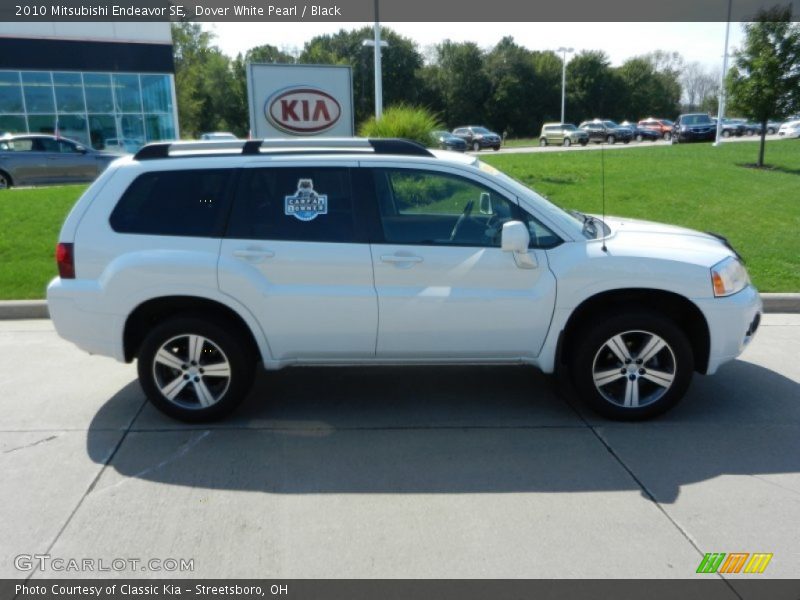 Dover White Pearl / Black 2010 Mitsubishi Endeavor SE