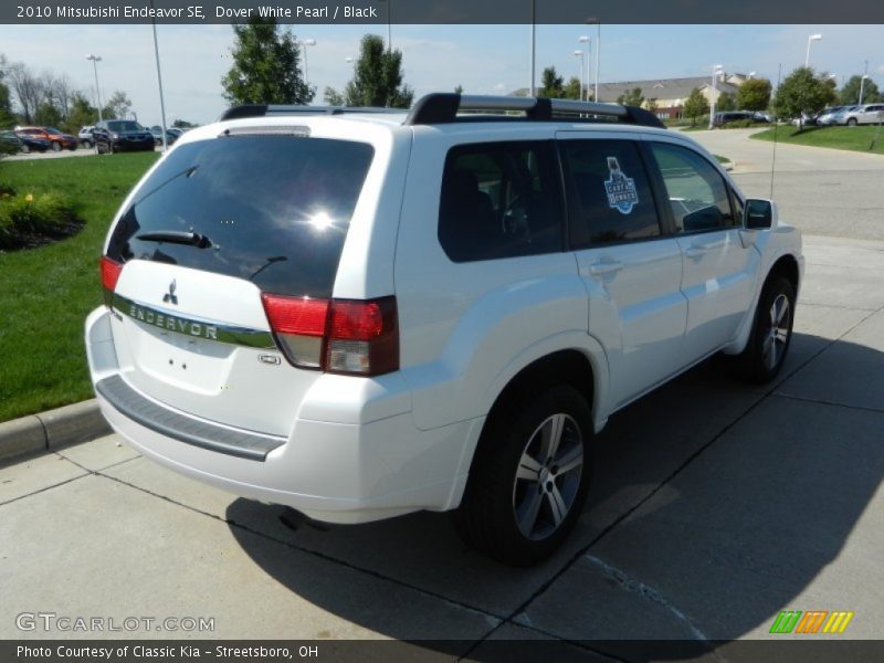 Dover White Pearl / Black 2010 Mitsubishi Endeavor SE