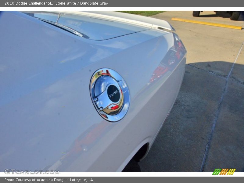 Stone White / Dark Slate Gray 2010 Dodge Challenger SE