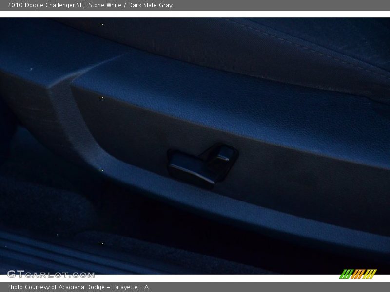 Stone White / Dark Slate Gray 2010 Dodge Challenger SE