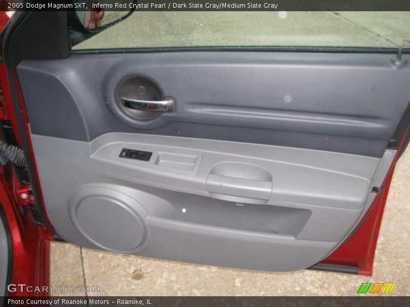 Door Panel of 2005 Magnum SXT