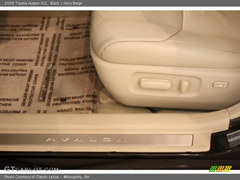 Black / Ivory Beige 2008 Toyota Avalon XLS