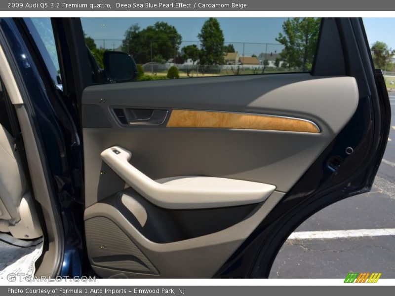 Deep Sea Blue Pearl Effect / Cardamom Beige 2009 Audi Q5 3.2 Premium quattro