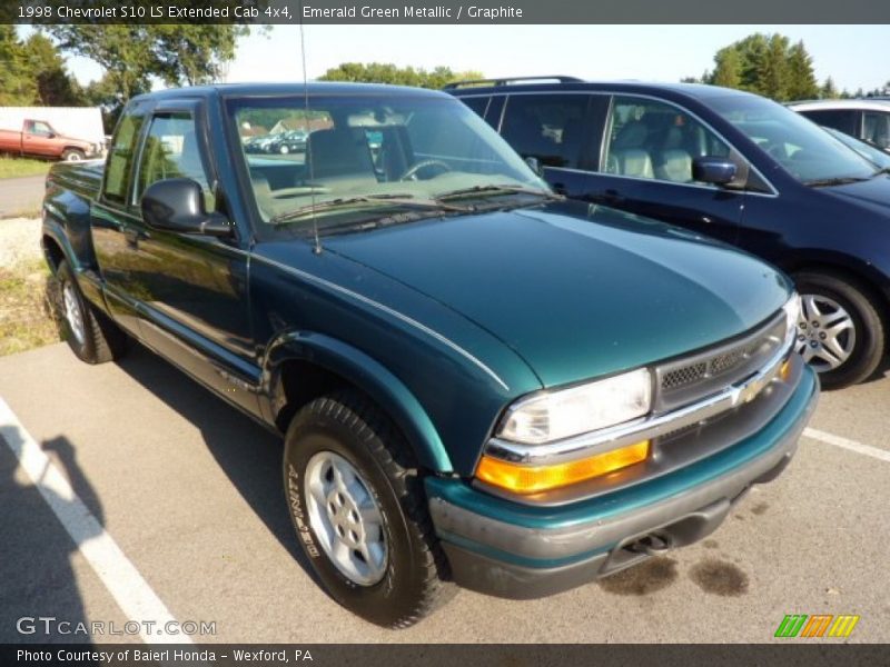 Emerald Green Metallic / Graphite 1998 Chevrolet S10 LS Extended Cab 4x4