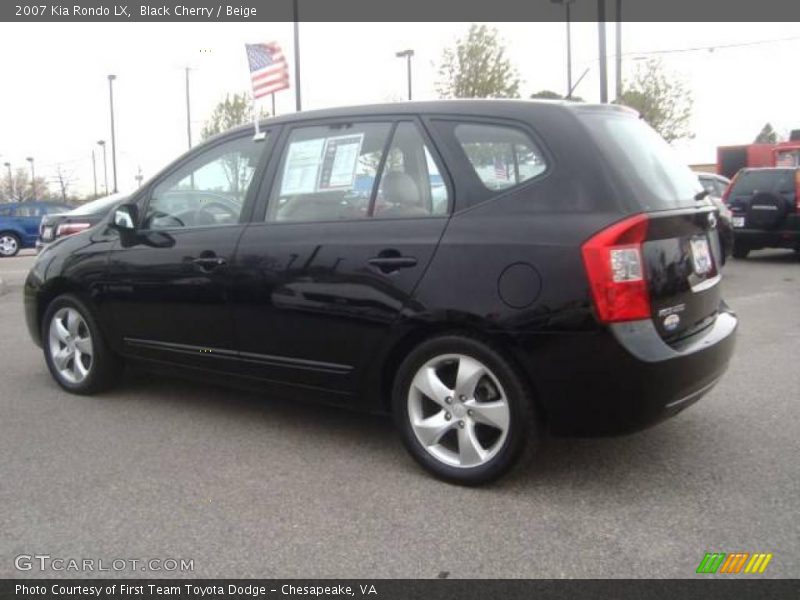 Black Cherry / Beige 2007 Kia Rondo LX