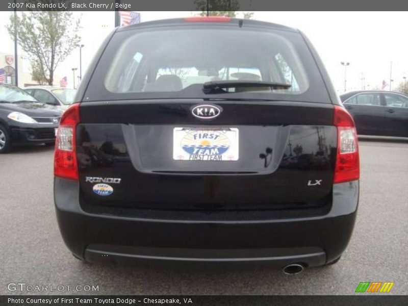 Black Cherry / Beige 2007 Kia Rondo LX