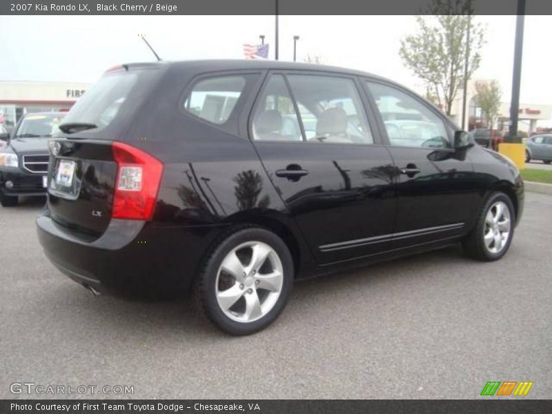 Black Cherry / Beige 2007 Kia Rondo LX