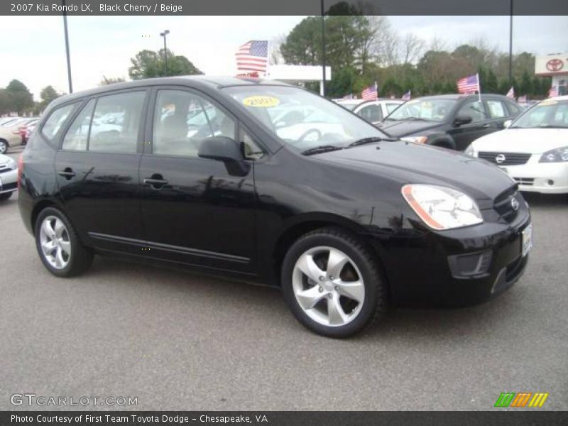 Black Cherry / Beige 2007 Kia Rondo LX