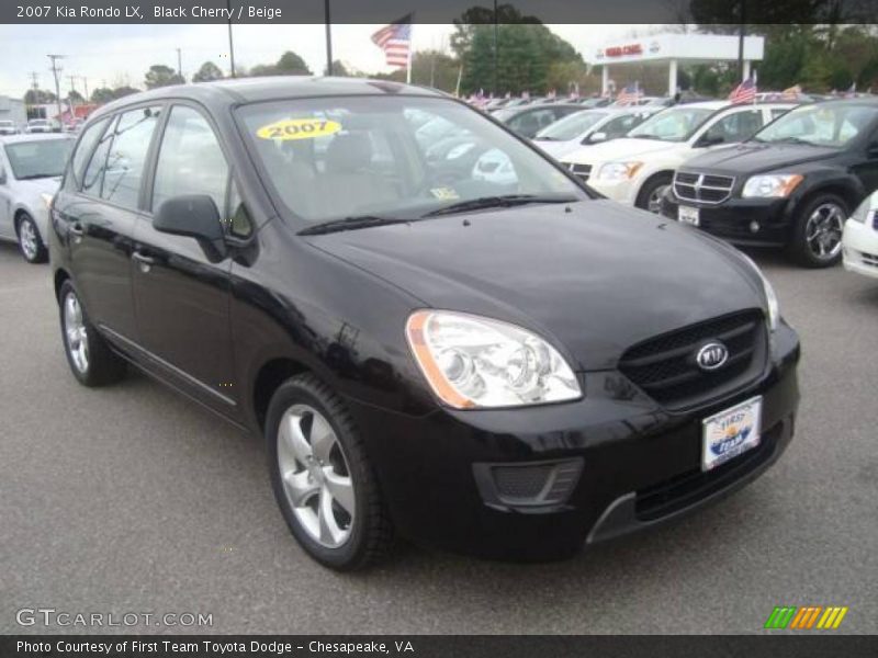 Black Cherry / Beige 2007 Kia Rondo LX
