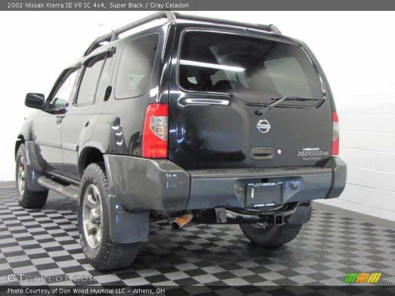 Super Black / Gray Celadon 2002 Nissan Xterra SE V6 SC 4x4