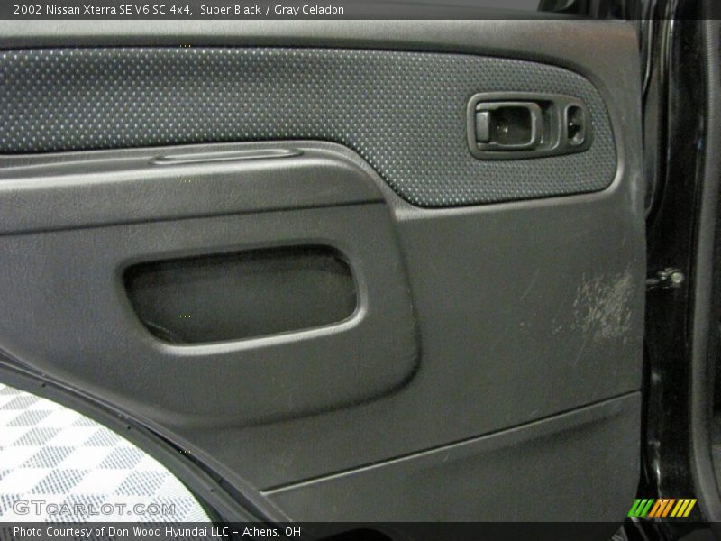 Super Black / Gray Celadon 2002 Nissan Xterra SE V6 SC 4x4