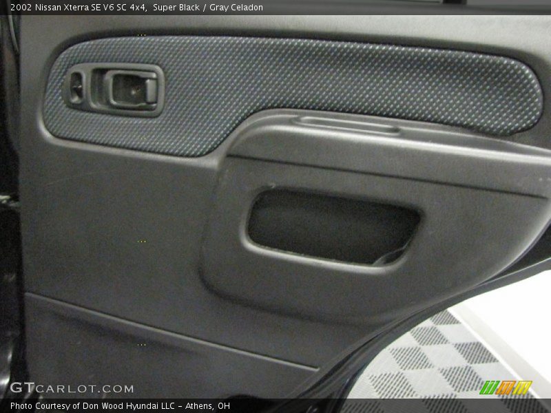 Super Black / Gray Celadon 2002 Nissan Xterra SE V6 SC 4x4