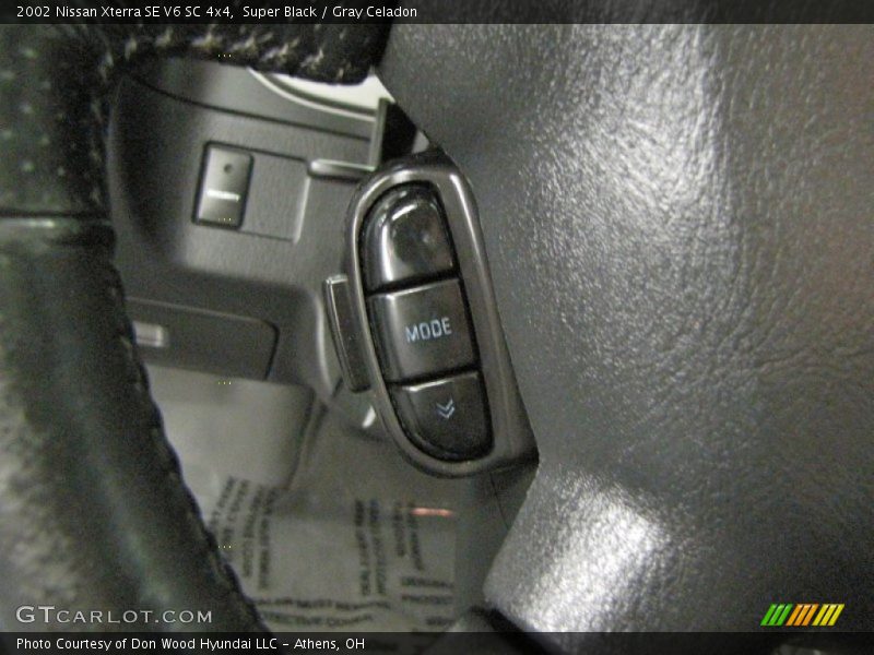 Super Black / Gray Celadon 2002 Nissan Xterra SE V6 SC 4x4