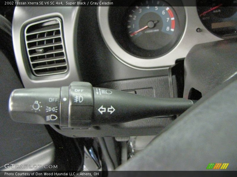 Super Black / Gray Celadon 2002 Nissan Xterra SE V6 SC 4x4