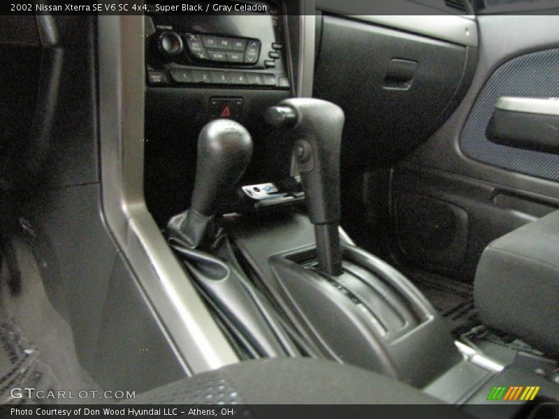 Super Black / Gray Celadon 2002 Nissan Xterra SE V6 SC 4x4