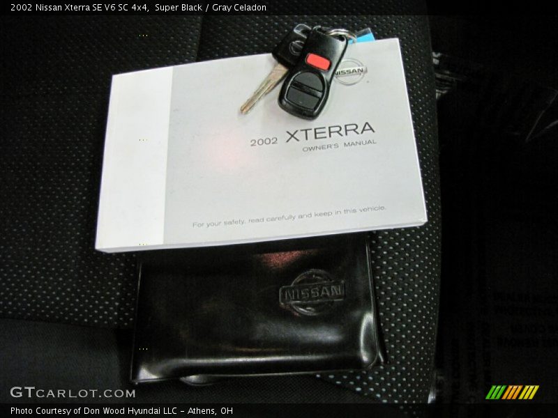 Super Black / Gray Celadon 2002 Nissan Xterra SE V6 SC 4x4