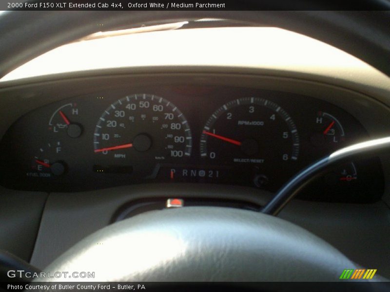 Oxford White / Medium Parchment 2000 Ford F150 XLT Extended Cab 4x4