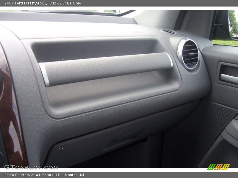 Black / Shale Grey 2007 Ford Freestyle SEL