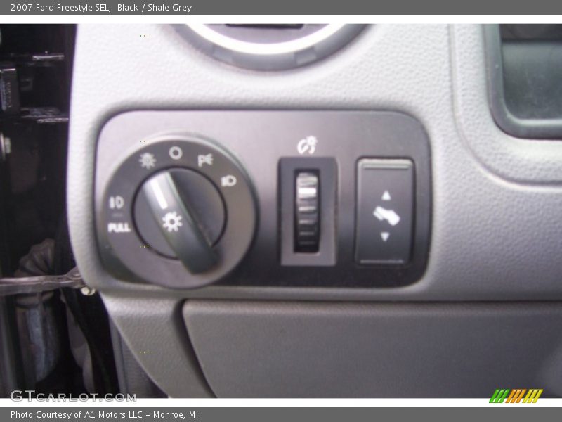 Black / Shale Grey 2007 Ford Freestyle SEL