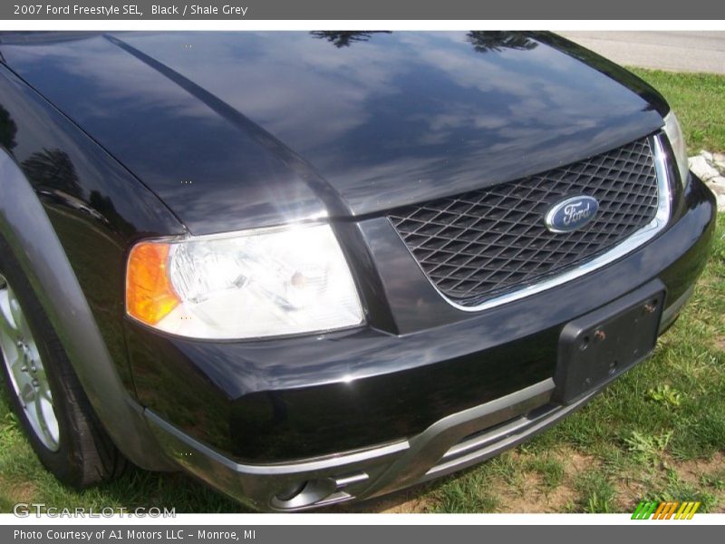 Black / Shale Grey 2007 Ford Freestyle SEL