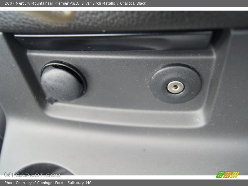 Silver Birch Metallic / Charcoal Black 2007 Mercury Mountaineer Premier AWD