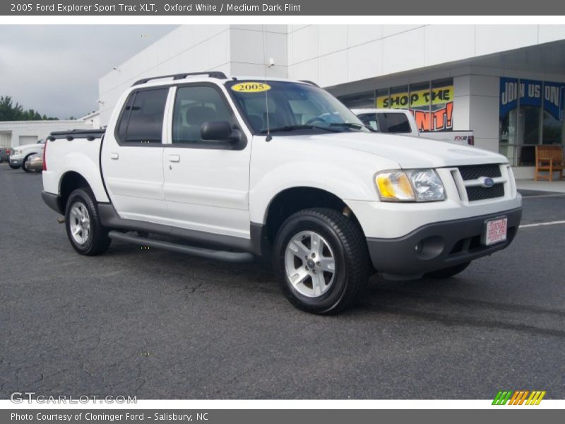 Oxford White / Medium Dark Flint 2005 Ford Explorer Sport Trac XLT
