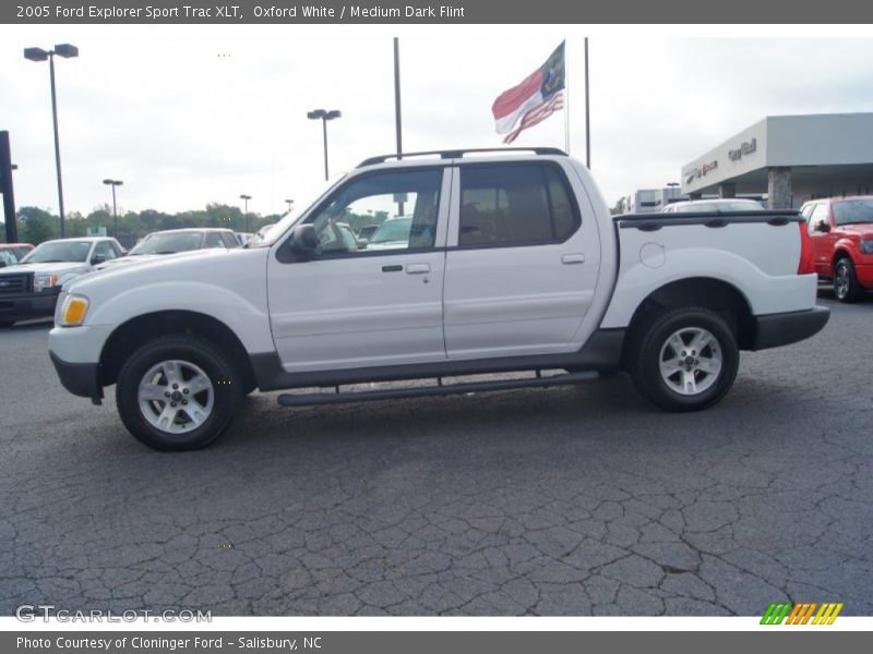 Oxford White / Medium Dark Flint 2005 Ford Explorer Sport Trac XLT