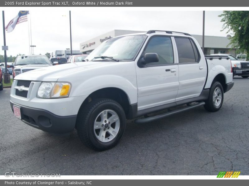 Front 3/4 View of 2005 Explorer Sport Trac XLT