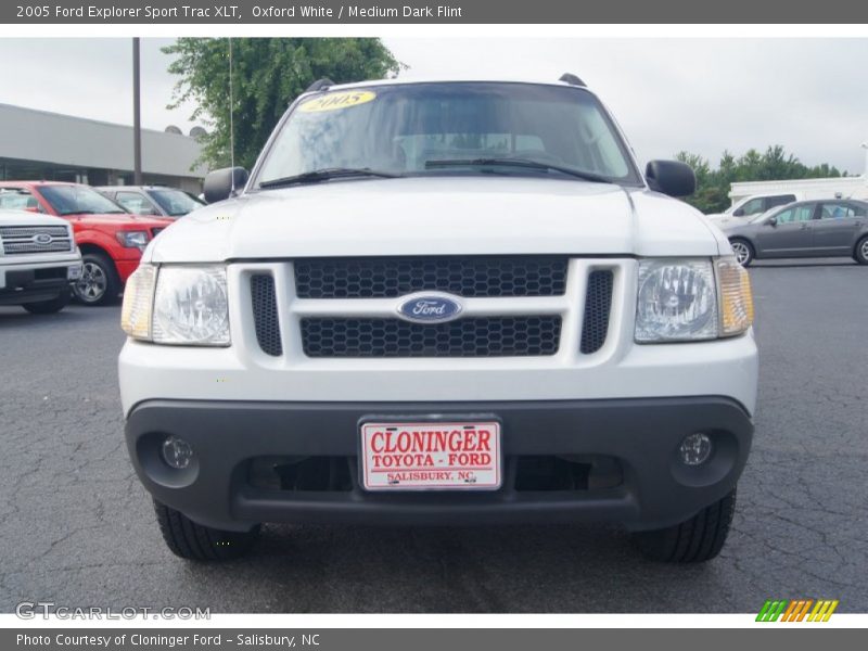 Oxford White / Medium Dark Flint 2005 Ford Explorer Sport Trac XLT