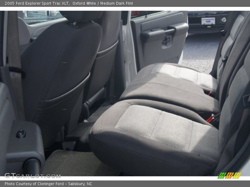 Oxford White / Medium Dark Flint 2005 Ford Explorer Sport Trac XLT