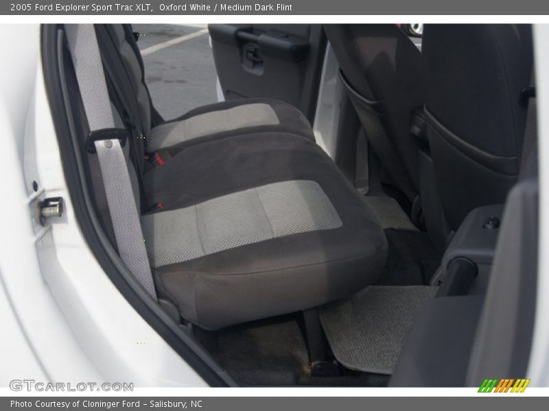Oxford White / Medium Dark Flint 2005 Ford Explorer Sport Trac XLT