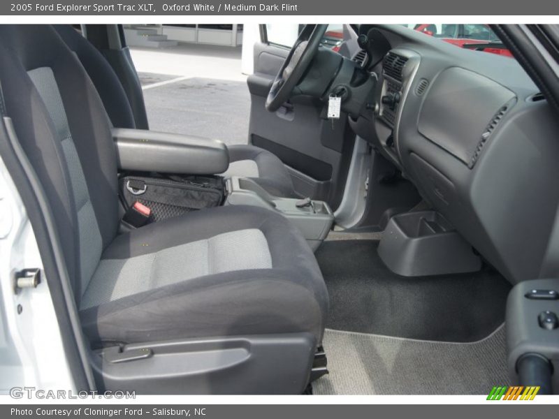 Oxford White / Medium Dark Flint 2005 Ford Explorer Sport Trac XLT