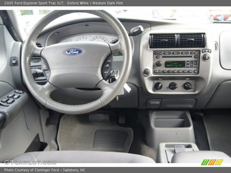 Oxford White / Medium Dark Flint 2005 Ford Explorer Sport Trac XLT