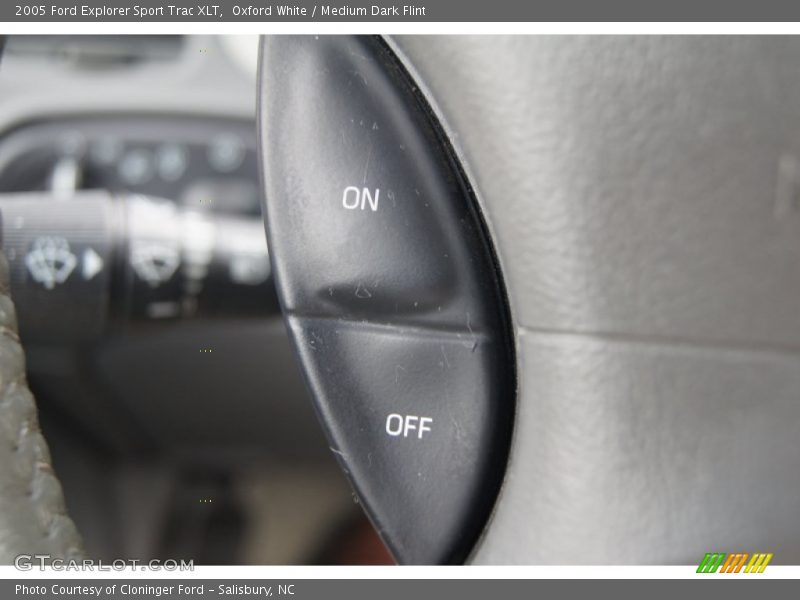 Oxford White / Medium Dark Flint 2005 Ford Explorer Sport Trac XLT