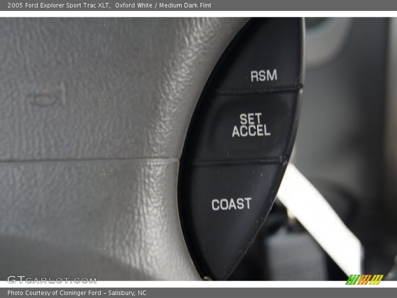 Oxford White / Medium Dark Flint 2005 Ford Explorer Sport Trac XLT