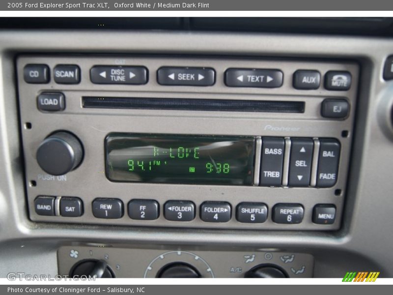 Controls of 2005 Explorer Sport Trac XLT