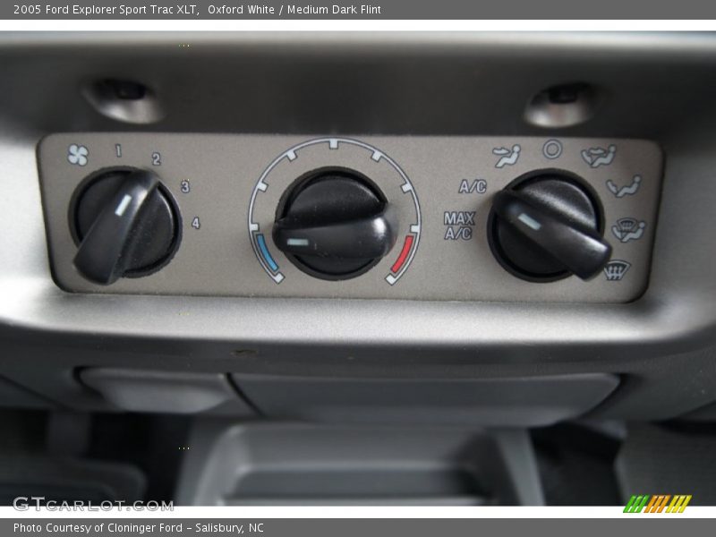 Controls of 2005 Explorer Sport Trac XLT