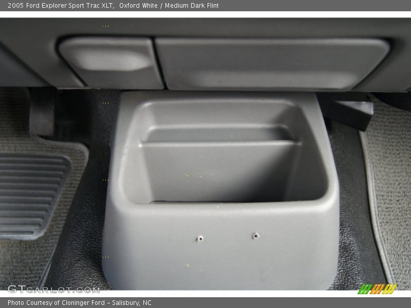 Oxford White / Medium Dark Flint 2005 Ford Explorer Sport Trac XLT