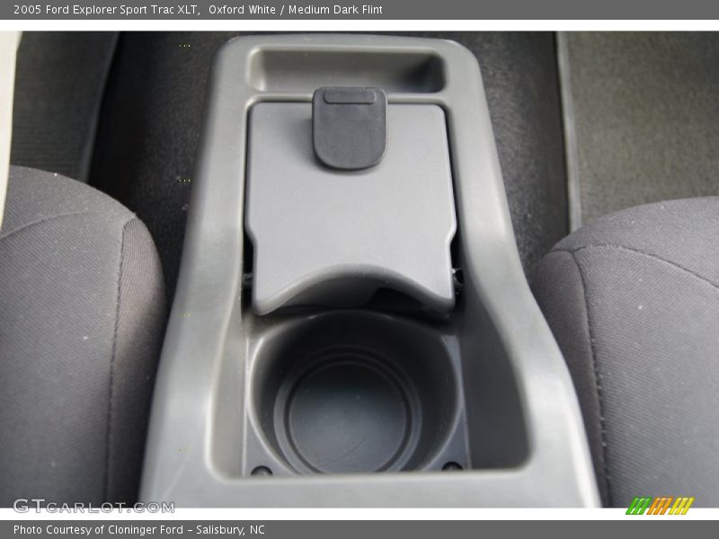Oxford White / Medium Dark Flint 2005 Ford Explorer Sport Trac XLT