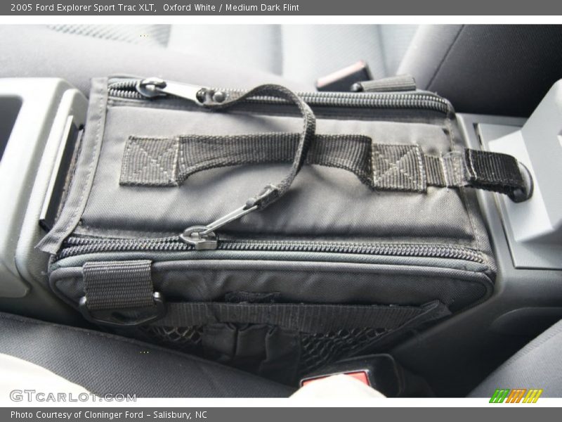 Oxford White / Medium Dark Flint 2005 Ford Explorer Sport Trac XLT