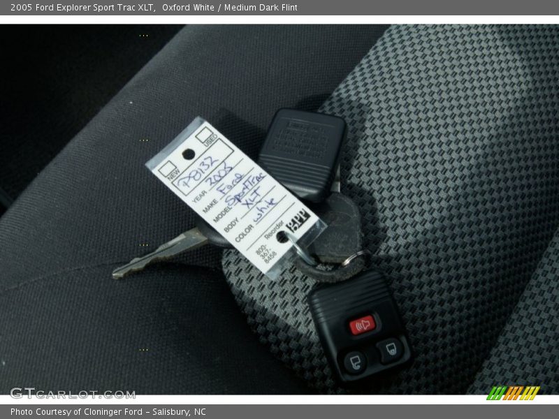 Keys of 2005 Explorer Sport Trac XLT